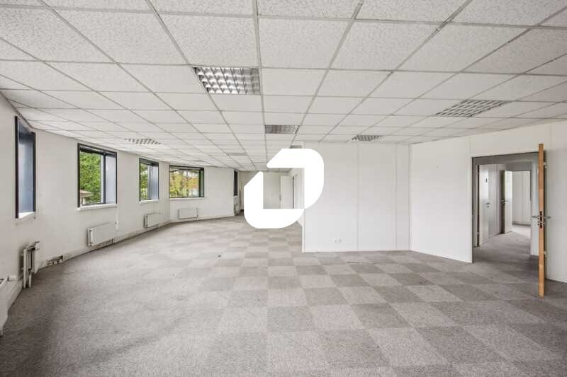 14 Rue Du Saule Trapu, Massy to rent - Building Photo - Image 2 of 30