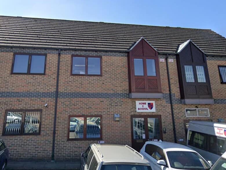 Merrow Ln, Guildford to rent - Building Photo - Image 2 of 2