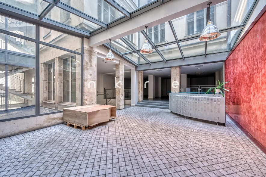 Office in Paris for sale - Lobby - Image 2 of 15
