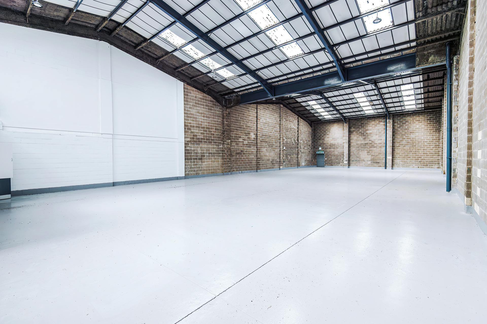 Floats Rd, Manchester to rent Building Photo- Image 1 of 17
