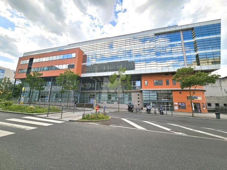 Office in Massy to rent - Building Photo - Image 2 of 14