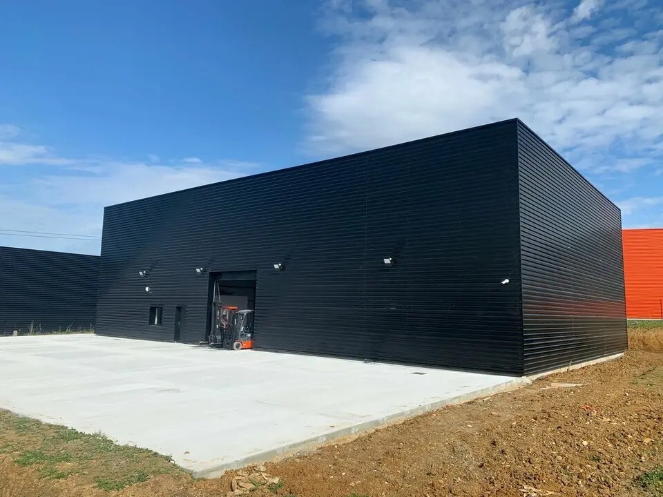 Vente Local d'activités 600 m² - Photo 1