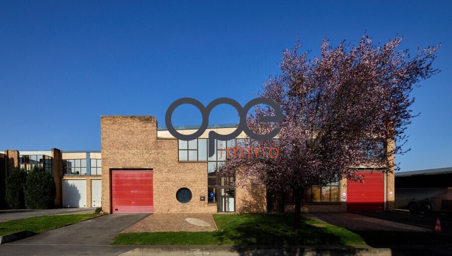 Industrial in Le Thillay to rent - Building Photo - Image 3 of 4
