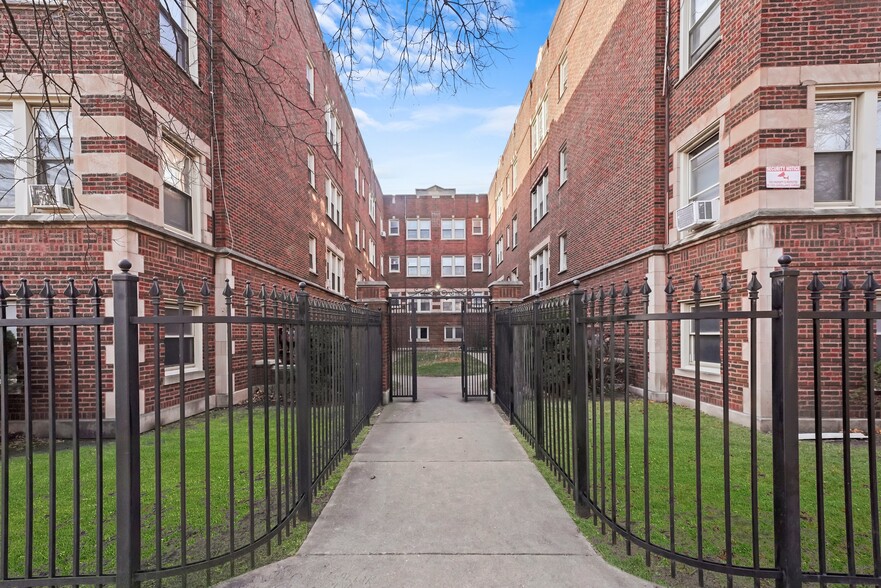 7648 S Phillips Ave, Chicago, IL for sale - Building Photo - Image 1 of 9