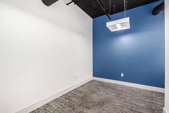 1811 E Apache Blvd, Tempe, AZ to rent Interior Photo- Image 2 of 17