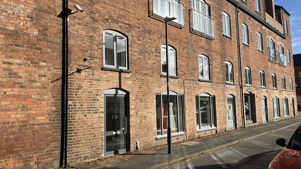 Wharf St, Warwick to rent - Building Photo - Image 2 of 16
