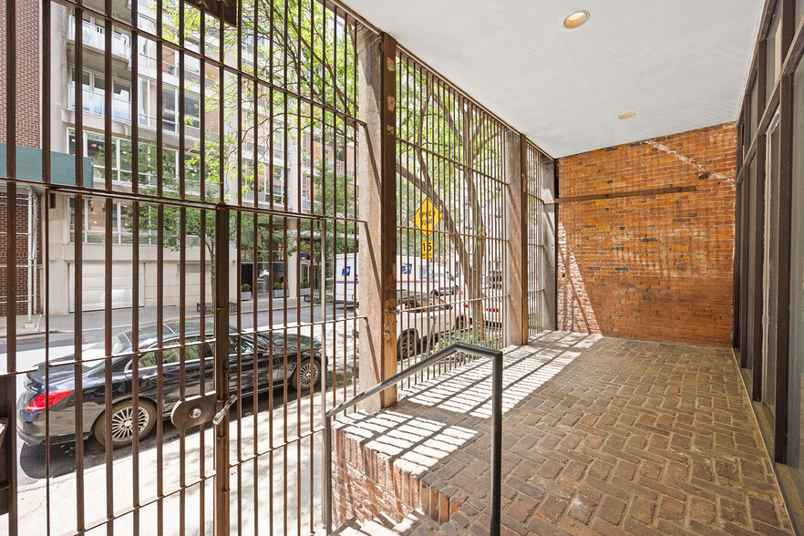 443 W 19th St, New York, NY for sale - Interior Photo - Image 2 of 17