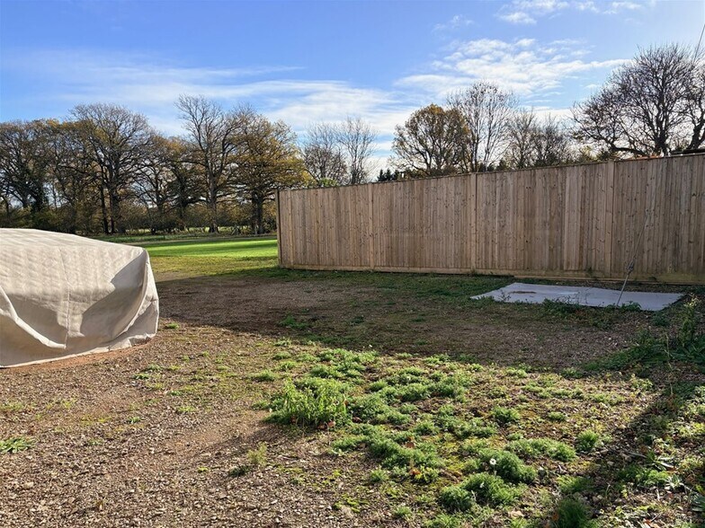 Aldermaston Road, Bramley to rent - Building Photo - Image 2 of 2