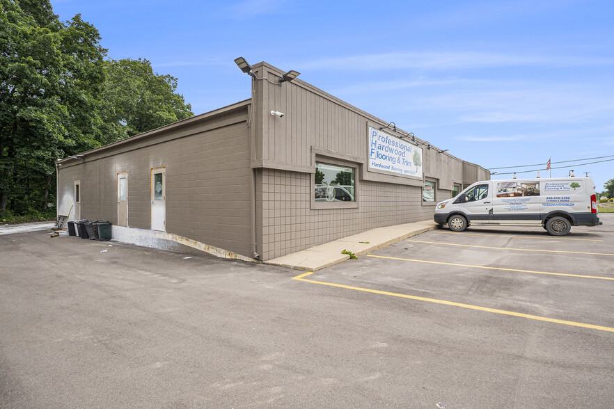 16745 Dixie Hwy, Davisburg, MI for sale - Building Photo - Image 2 of 21