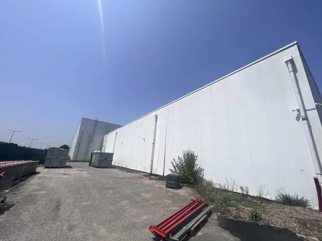 Office in Bassens to rent Building Photo- Image 1 of 5