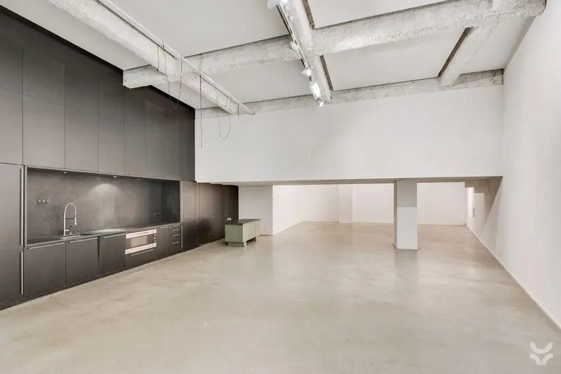 Office in Paris for sale Building Photo- Image 1 of 27