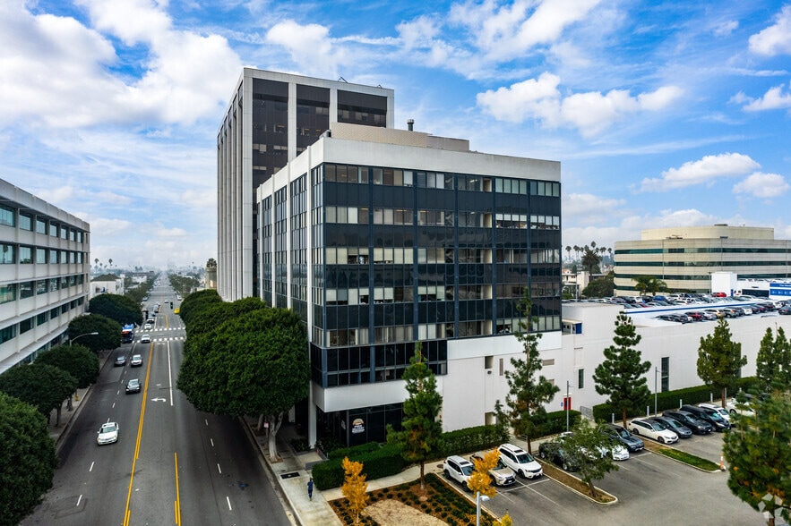 2021 Santa Monica Blvd, Santa Monica, CA for rent - Building Photo - Image 2 of 5