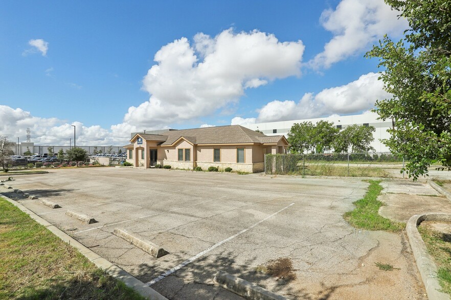 9892 Doerr Ln, Schertz, TX for rent - Building Photo - Image 3 of 13