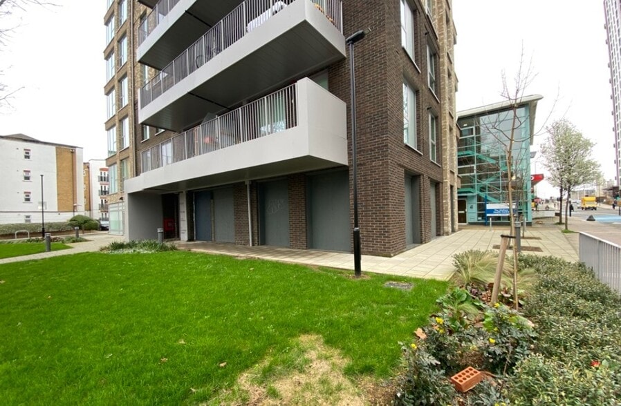 161 Creek Rd, London to rent - Building Photo - Image 1 of 3