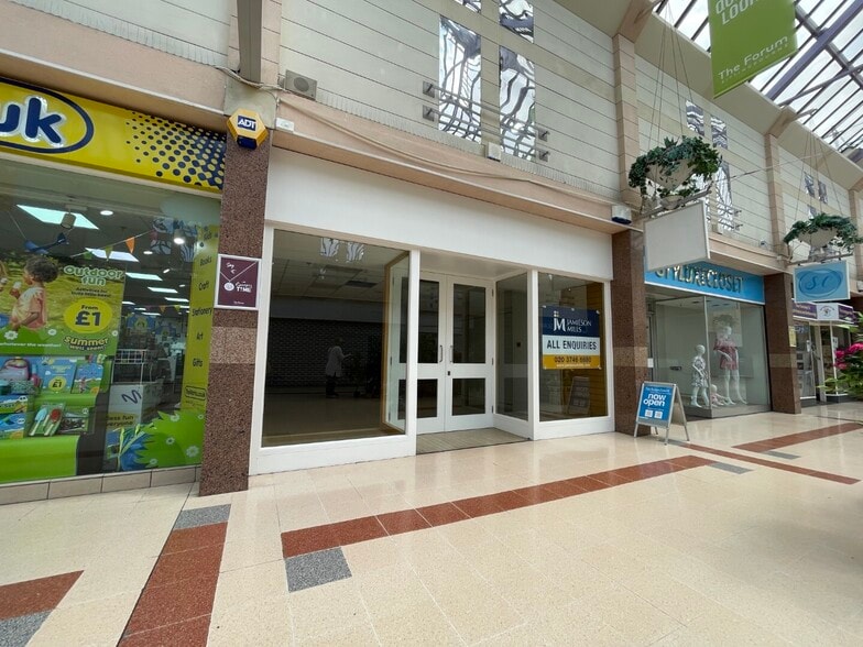 15 High St, Sittingbourne to rent - Building Photo - Image 1 of 11