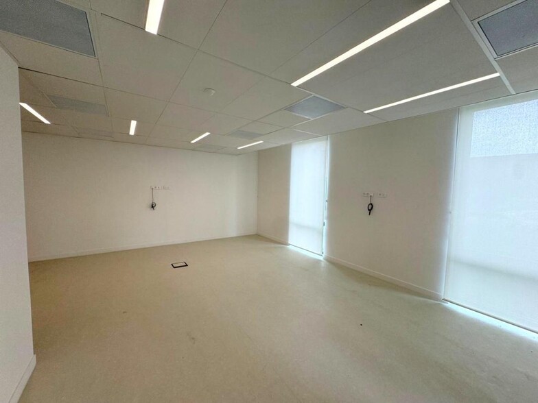 Office in Versailles to rent - Interior Photo - Image 3 of 15
