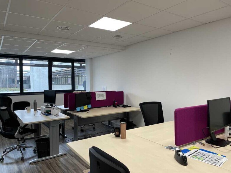 Office in Mérignac to rent - Building Photo - Image 3 of 15