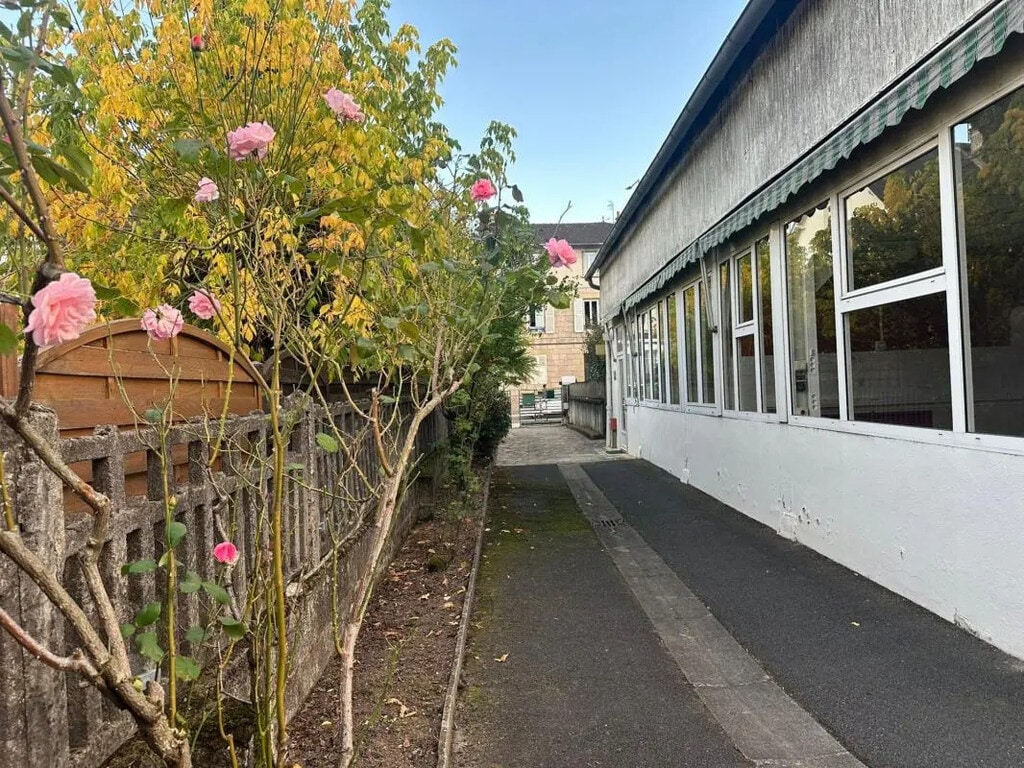 Location Bureaux 376 m² - Photo 1