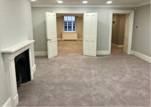 22 Upper Brook St, London to rent Interior Photo- Image 2 of 3
