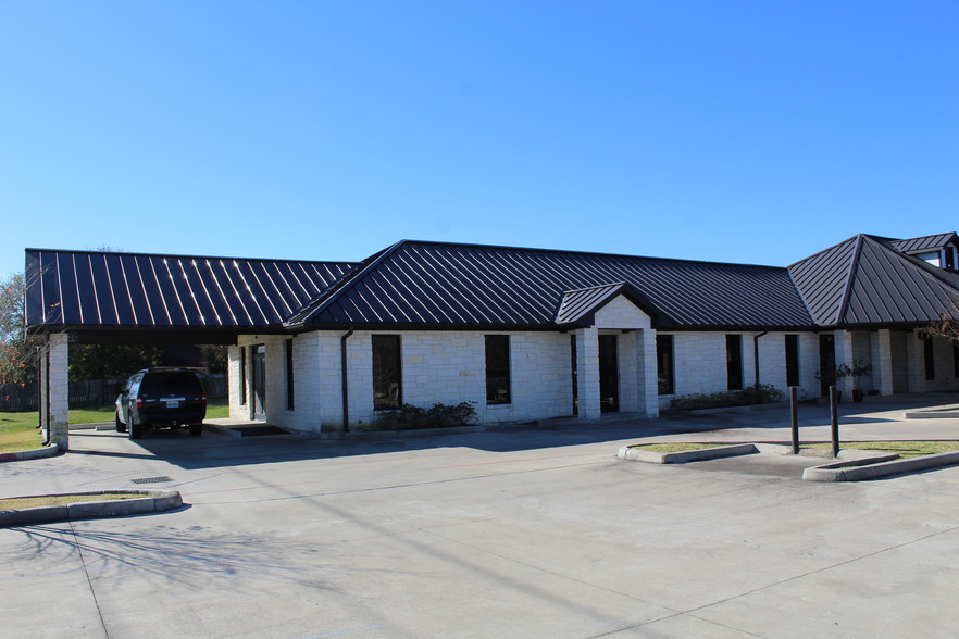 2307 W Baker Rd, Baytown, TX for rent - Building Photo - Image 3 of 7