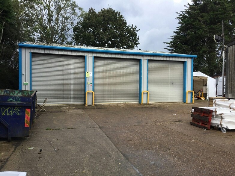 1-5 Cowbeech Hl, Hailsham to rent - Building Photo - Image 3 of 3