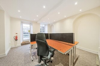 6 Agincourt St, Monmouth to rent Interior Photo- Image 1 of 9