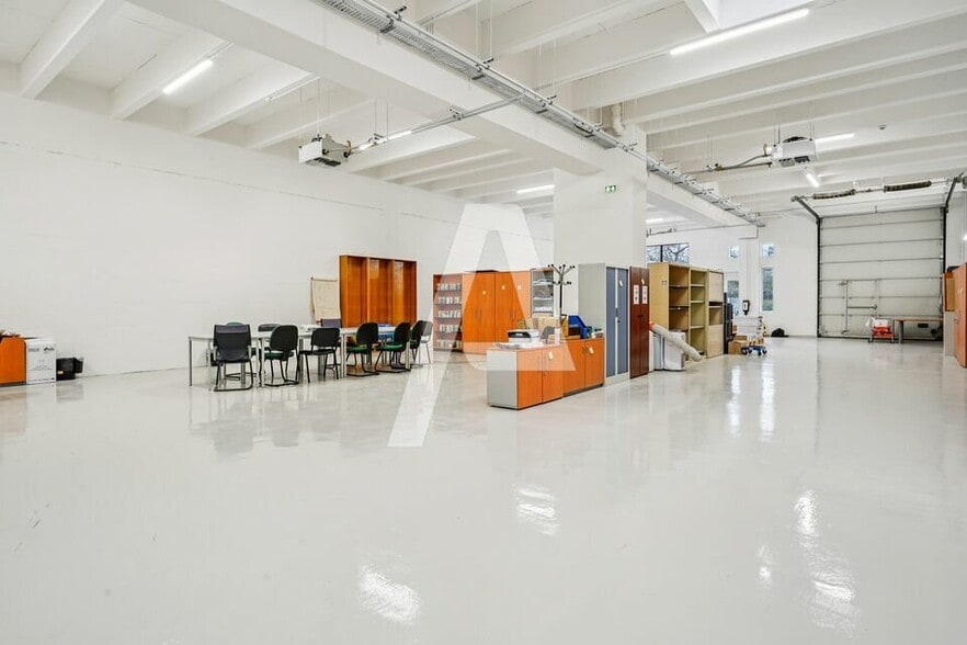 Industrial in Rungis to rent - Interior Photo - Image 2 of 10