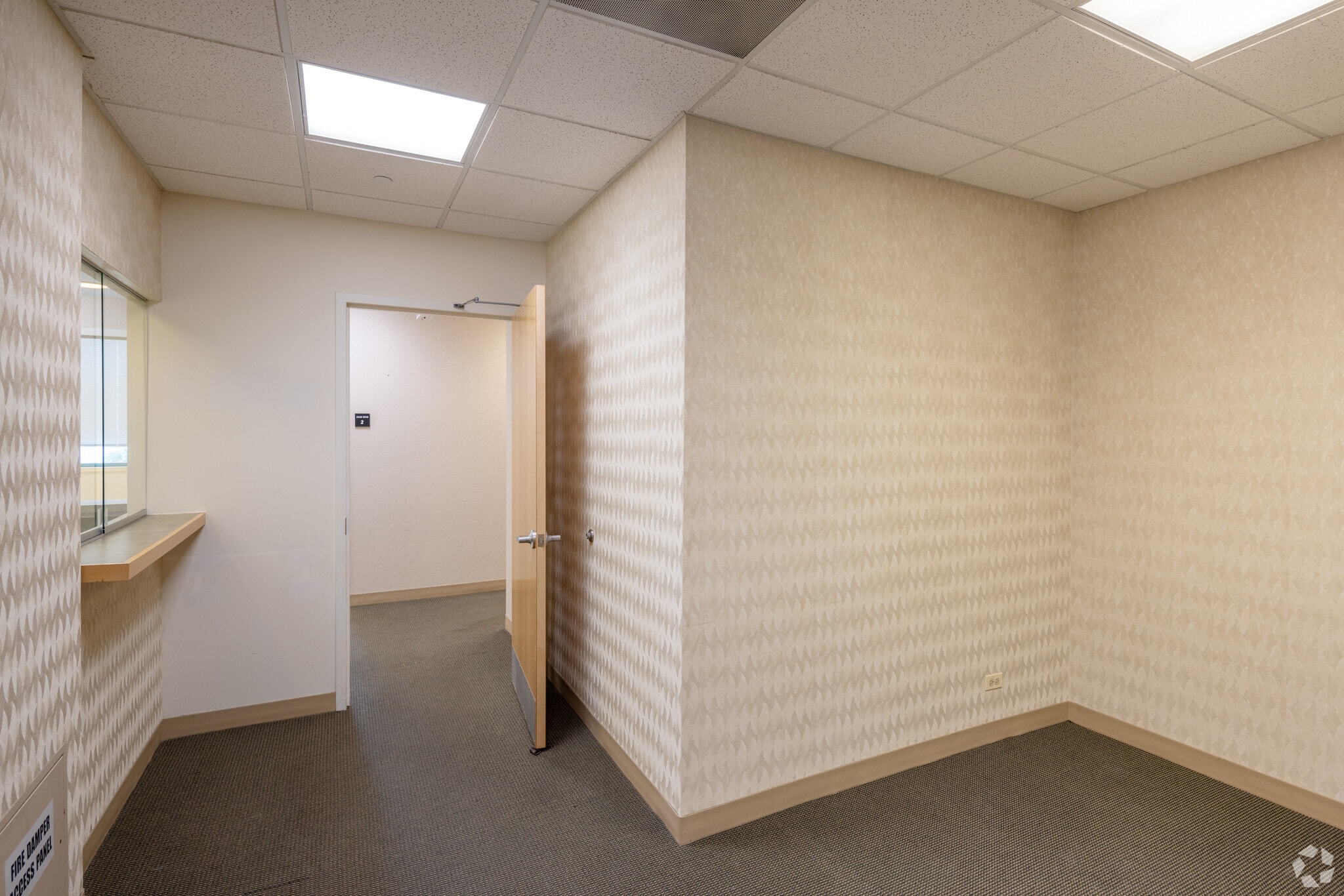 1445 N Hunt Club Rd, Gurnee, IL to rent Interior Photo- Image 1 of 2