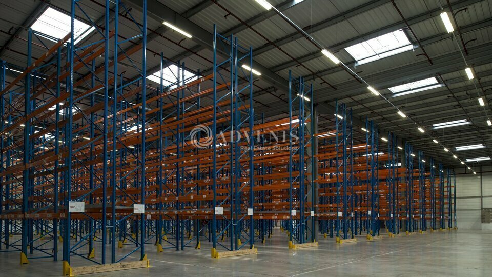 Industrial in Compans to rent - Interior Photo - Image 3 of 9