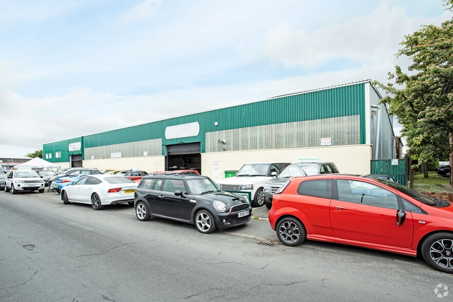 Moorfield Rd, Yeadon for sale - Primary Photo - Image 1 of 1