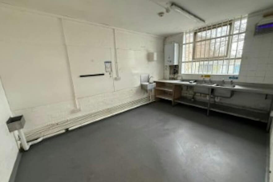 119-123 Freshfields, Newmarket to rent - Interior Photo - Image 3 of 5