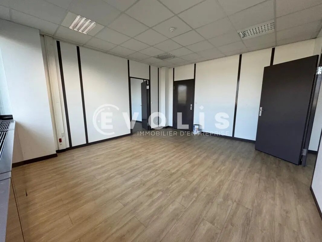 Office in Amiens to rent Interior Photo- Image 1 of 5