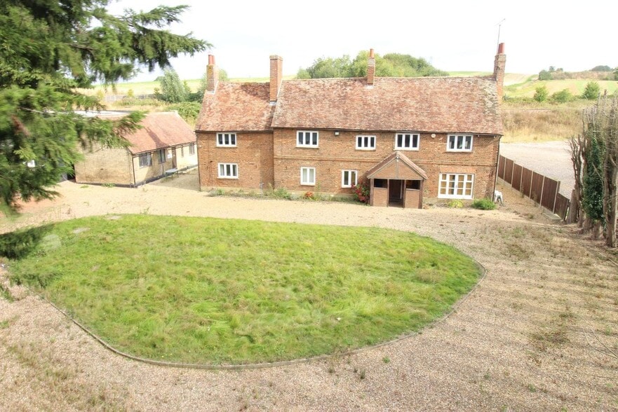 Bridle Way, Toddington for sale - Building Photo - Image 1 of 15
