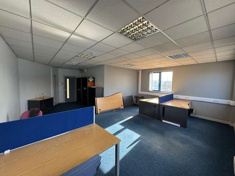 80 Dargan Rd, Belfast to rent - Building Photo - Image 3 of 4