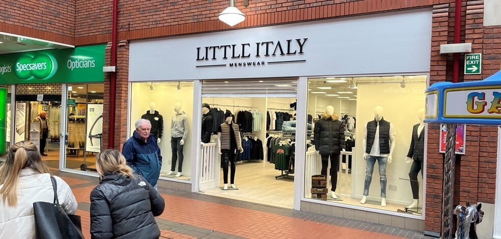 Market Hall St, Cannock to rent - Building Photo - Image 2 of 37