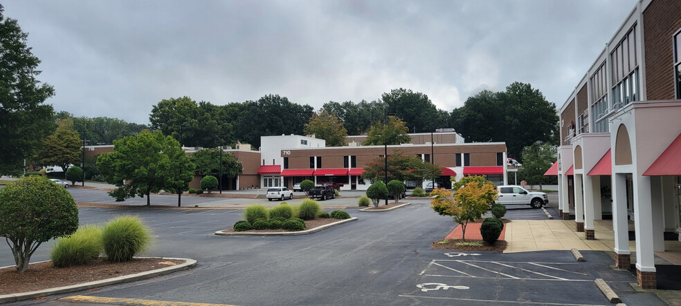 710 Coliseum Dr, Winston-Salem, NC for rent - Building Photo - Image 1 of 5