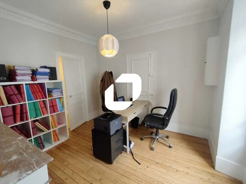 Office in Versailles to rent - Interior Photo - Image 2 of 8