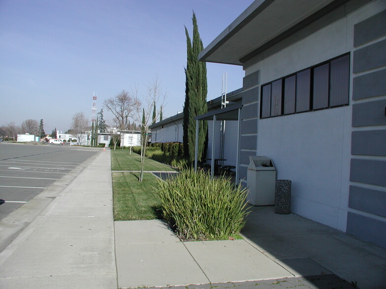 5025 Arnold Ave, Mcclellan, CA for rent - Building Photo - Image 2 of 5