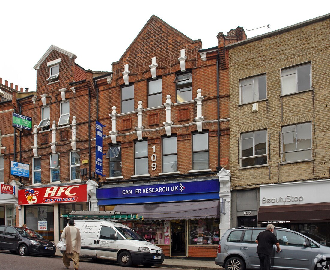 109 Ln, London E18 1AN UK