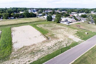 300 W South St, Elburn, IL - aerial  map view