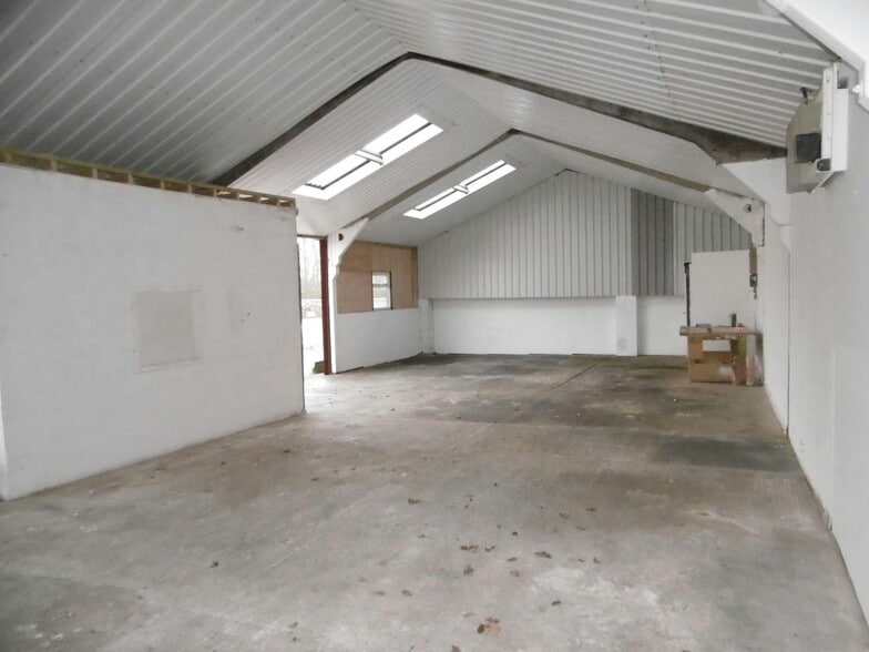 Units 5 - 8, Forstal Farm Business Park, Goudhurst Rd, Tunbridge Wells to rent - Interior Photo - Image 3 of 6