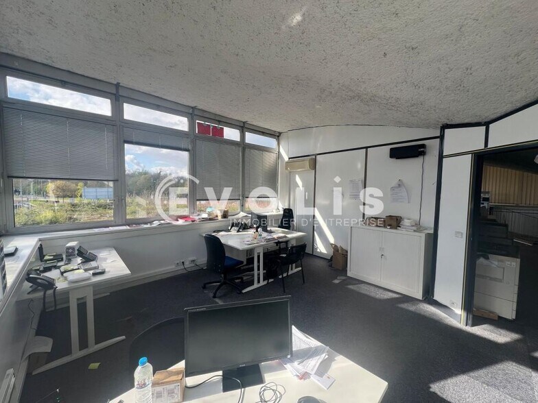 Office in Sucy-en-Brie to rent - Interior Photo - Image 2 of 6