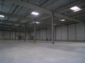 Industrial in Marly-la-Ville to rent Building Photo- Image 1 of 6