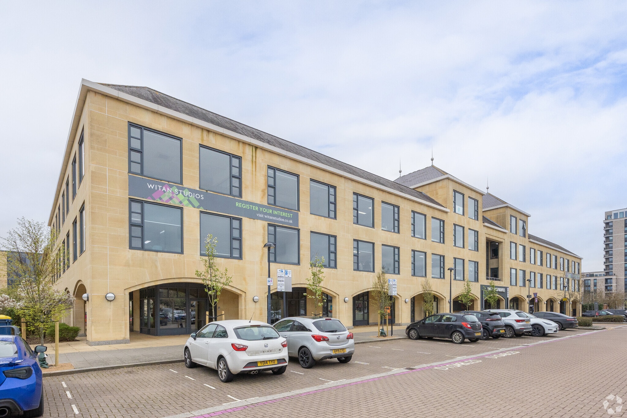 320 Witan Gate W, Milton Keynes to rent Primary Photo- Image 1 of 18