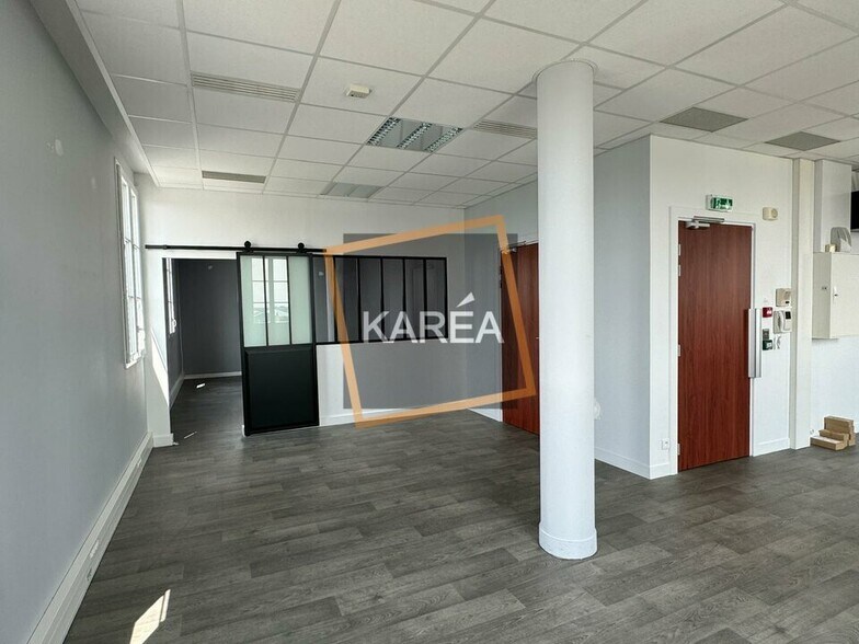 Office in Chessy to rent - Interior Photo - Image 3 of 5
