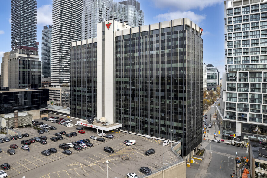 2180 Yonge St, Toronto, ON for rent - Primary Photo - Image 1 of 6