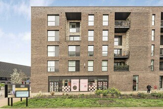 19 Waterden Rd, London to rent Building Photo- Image 1 of 10