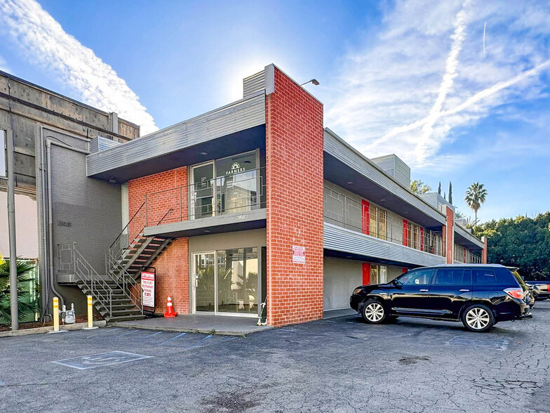 16218 Ventura Blvd, Encino, CA for rent - Building Photo - Image 1 of 3