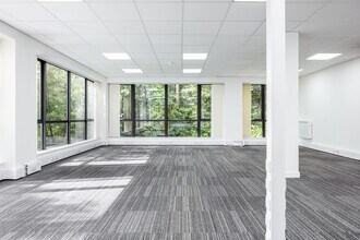 2 Lorne Park Rd, Bournemouth to rent Interior Photo- Image 1 of 3