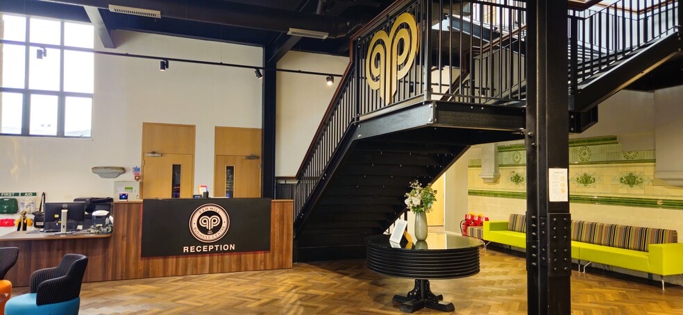 Gordon St, Oldham to rent - Building Photo - Image 3 of 49